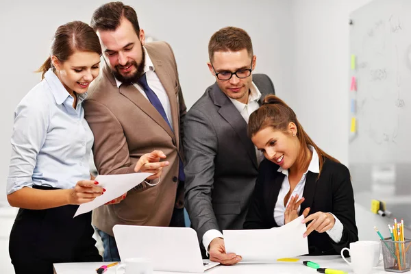 Business team in het kantoor — Stockfoto