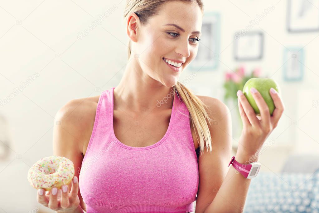 sporty woman with apple 