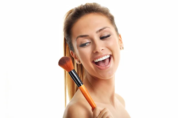 T mulher com a escova de maquiagem — Fotografia de Stock