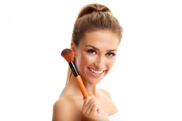 T femme avec la brosse de maquillage — Photo