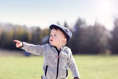küçük çocuk having fun