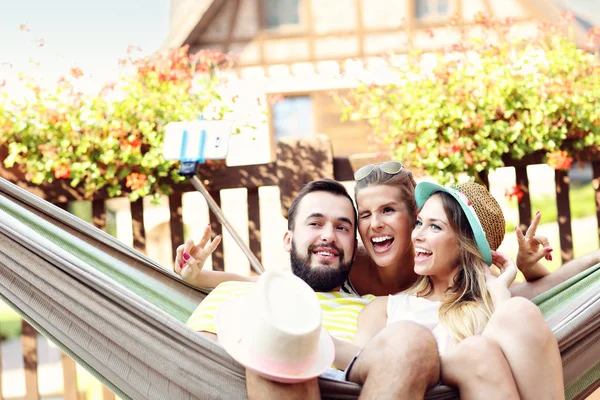 Group of friends having fun outdoors — Stock Photo, Image