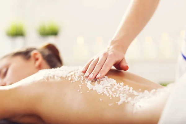 Woman having exfoliation treatment in spa — Stock Photo, Image