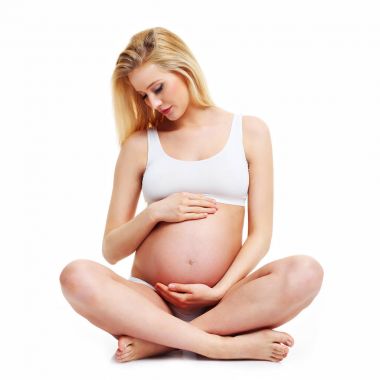  hamile kadının karnı gösterilen 