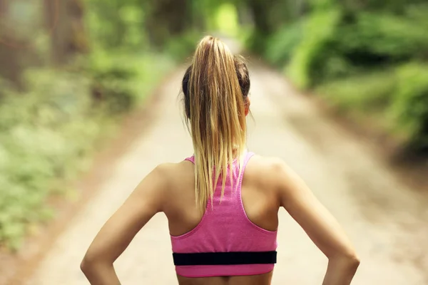 Az erdő jogging nő — Stock Fotó
