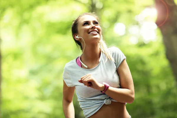 Woman jogging in the forest — Stock Photo, Image