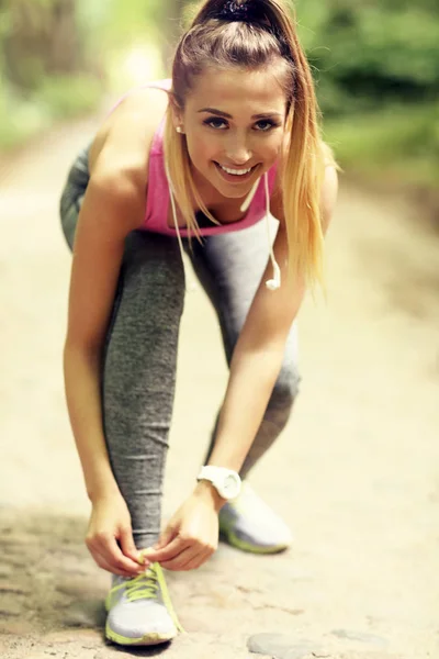 Woman jogging in the forest — Stock Photo, Image