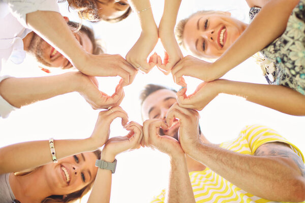 Друзья веселятся вместе
 