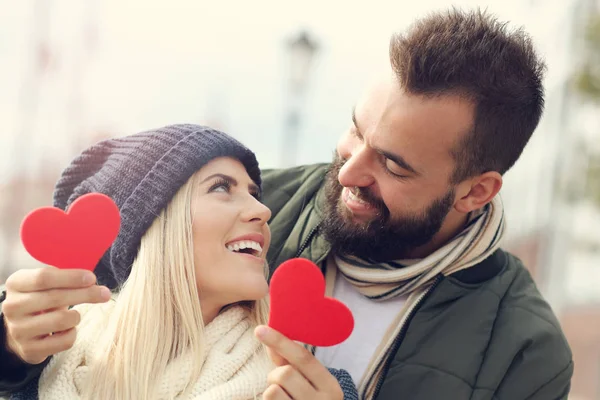 Picture showing happy young couple dating in the city — Stock Photo, Image