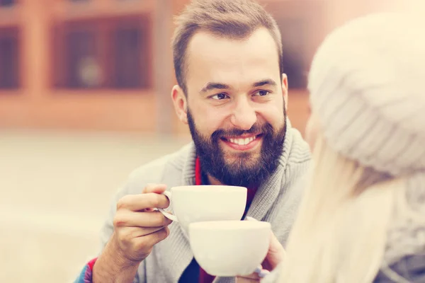 幸せな大人カップル カフェでデート — ストック写真