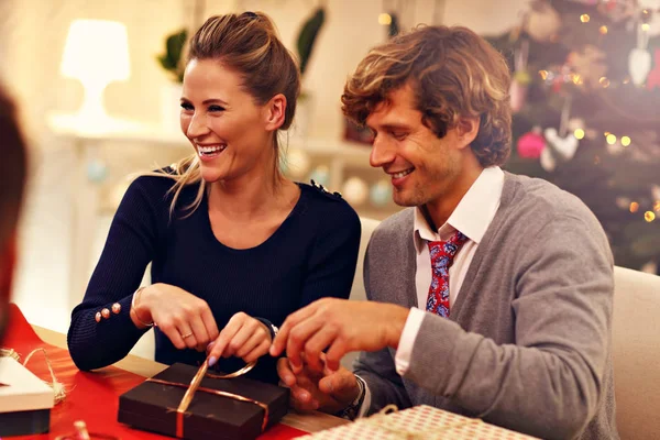 Preparazione della famiglia per Natale — Foto Stock