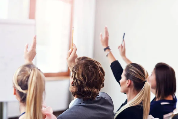 Mensen uit het bedrijfsleven hebben een conferentie — Stockfoto