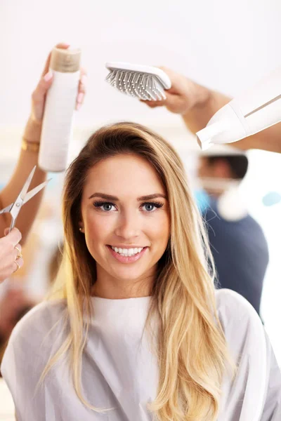 Adult woman at the hair salon — Stock Photo, Image