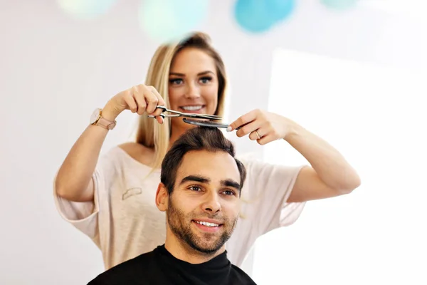 Adult man at the hair salon — Stock Photo, Image