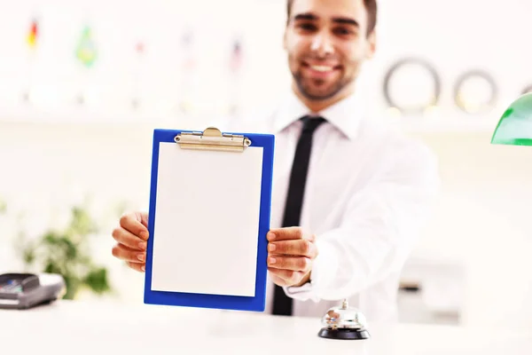 Happy receptionist working in hotel — Stock Photo, Image