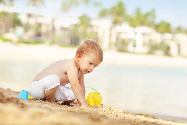 Εικόνα Από Ένα Δύο Χρονών Αγόρι Διακοπές Στην Παραλία — Φωτογραφία Αρχείου