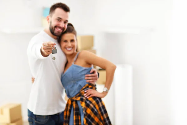 Imagem Mostrando Feliz Casal Adulto Mudando Para Fora Uma Nova — Fotografia de Stock
