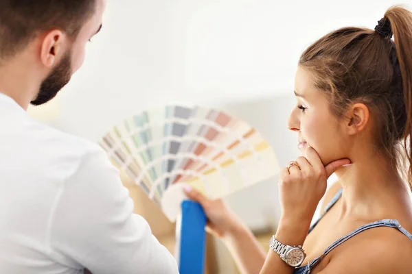 Happy adult couple moving out or in to new home — Stock Photo, Image