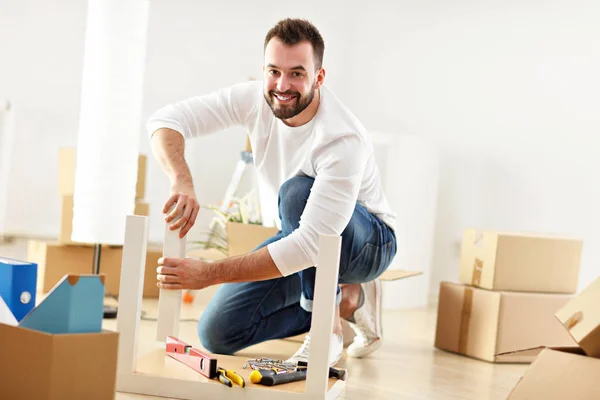 Happy adult couple moving out or in to new home — Stock Photo, Image
