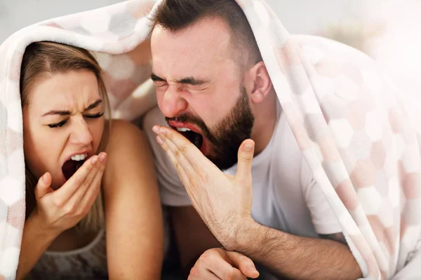 Erwachsene attraktive Paar im Bett — Stockfoto