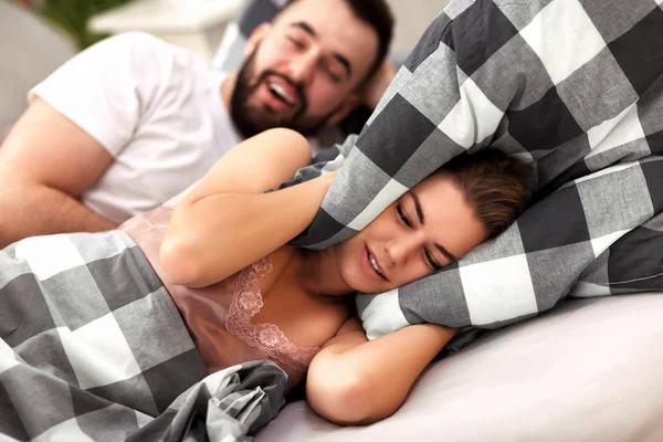 Adult couple suffering from snoring problem in bed — Stock Photo, Image