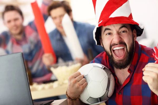 Happy male friends cheering and watching sports on tv — Stock Photo, Image