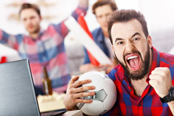 Happy male friends cheering and watching sports on tv — Stock Photo, Image