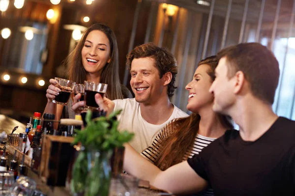 Group Young Friends Restaurant — Stock Photo, Image