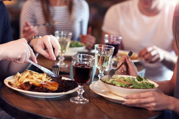 Group Young Friends Enjoying Meal Restaurant — Stock Photo, Image