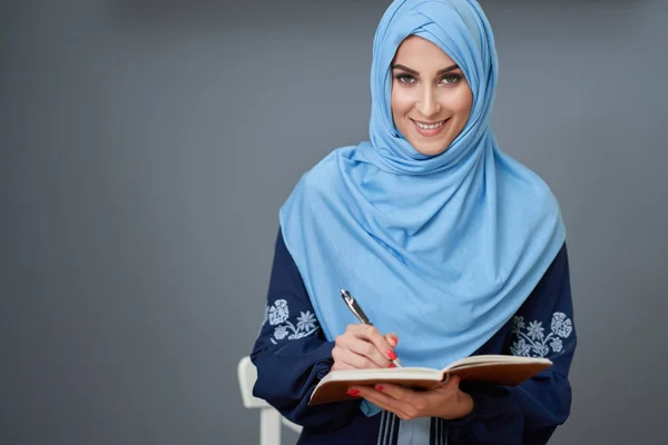 Muslim female student learning at home — Stock Photo, Image