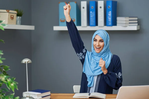 Muslim female student learning at home — Stock Photo, Image