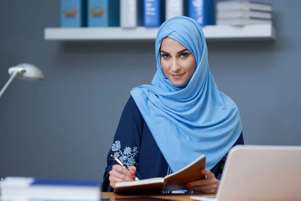 Muslim female student learning at home — Stock Photo, Image