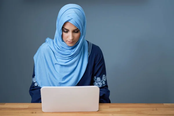 Muslim female student learning at home — 스톡 사진