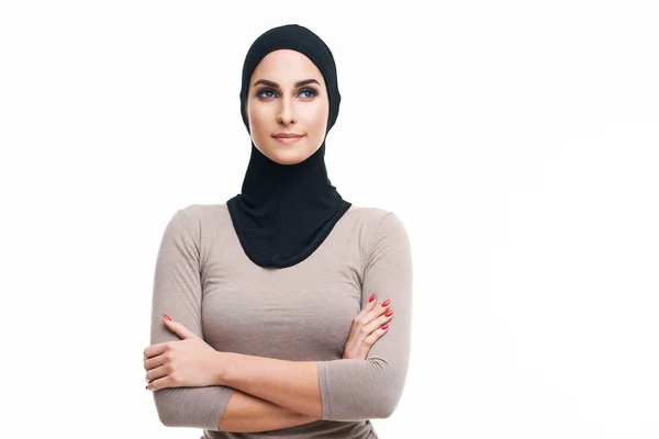Wanita Muslim di atas latar belakang putih — Stok Foto