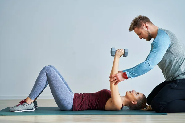 Woman with her personal fitness trainer — Stock Photo, Image