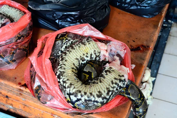 Python et pazarı, Serian, Borneo, Sarawak, Malezya