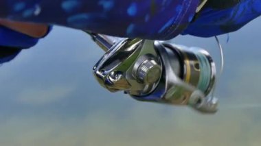 Phuket - 9 Nisan: tanımlanamayan anglers beyaz levrek balıkçılık turnuva yerel balıkçılık gölet üzerinde 9 Nisan 2017 yılında Chalong, Phuket, Tayland Phuket.