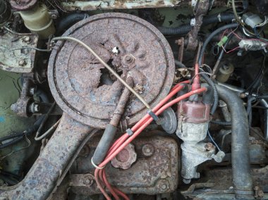 Eski araba motoru bozuk