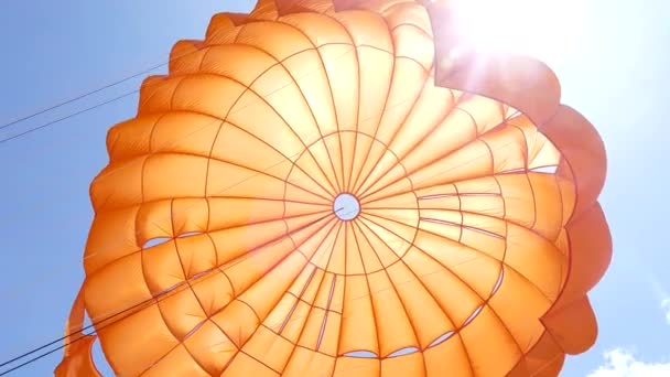 Para Navegar Flotando Aire Contra Cielo Azul — Vídeo de stock