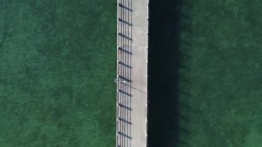 Rıhtım köprüsünün uzunluğu boyunca Aerial Top View