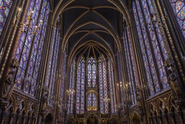  Sainte-Chapelle (Kutsal Şapel)