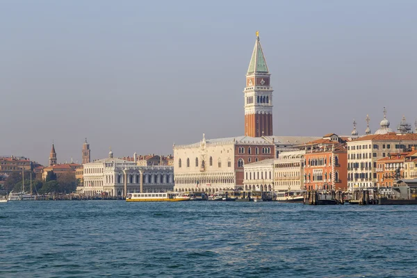 Widok na nasyp miasta Wenecja — Zdjęcie stockowe