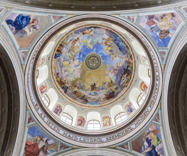 Malerei auf der Kuppel der Basilika — Stockfoto