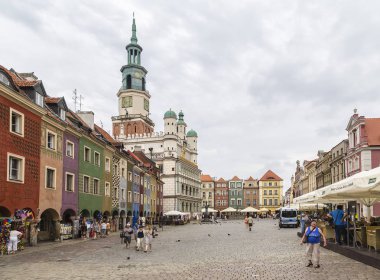  Eski Pazar Meydanı ve Belediye Binası