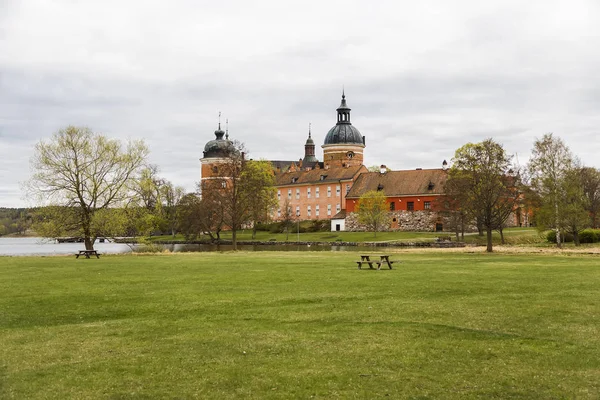 Gripsholms slott på Mälaren — Stockfoto