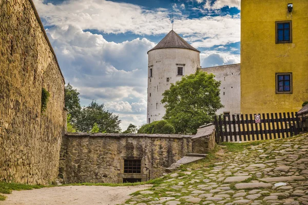 Один з башти Королівський замок Buchlov — стокове фото