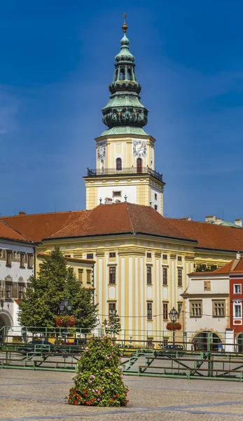 Башта замку архієпископів — стокове фото