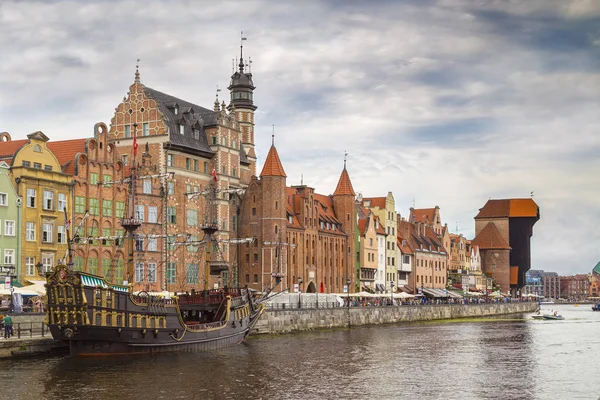 Dijk van de rivier in Gdansk — Stockfoto