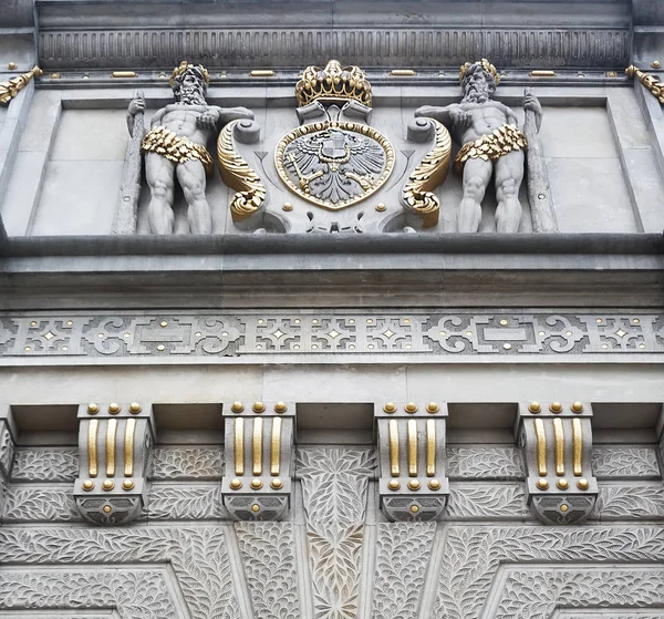 Fragmento de la fachada de la puerta superior — Foto de Stock