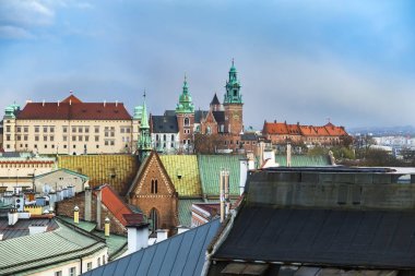 Bir tepenin üstüne Wawel Kalesi